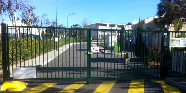 Portail battant