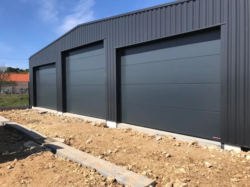 Porte sectionnelle pleine